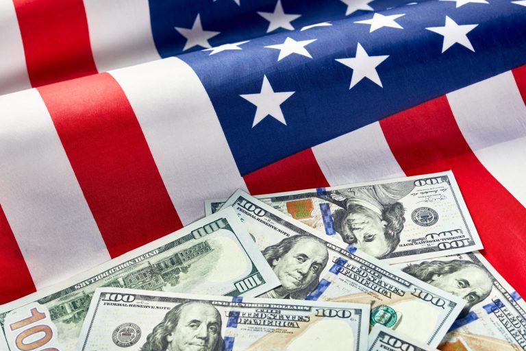 DHS triển khai phí nhập cảnh tạm thời mới theo dự luật HR-1: những điều cần biết